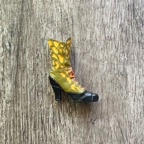 Collectible Shoe figurine Victorian boot miniature - Picture 1 of 8